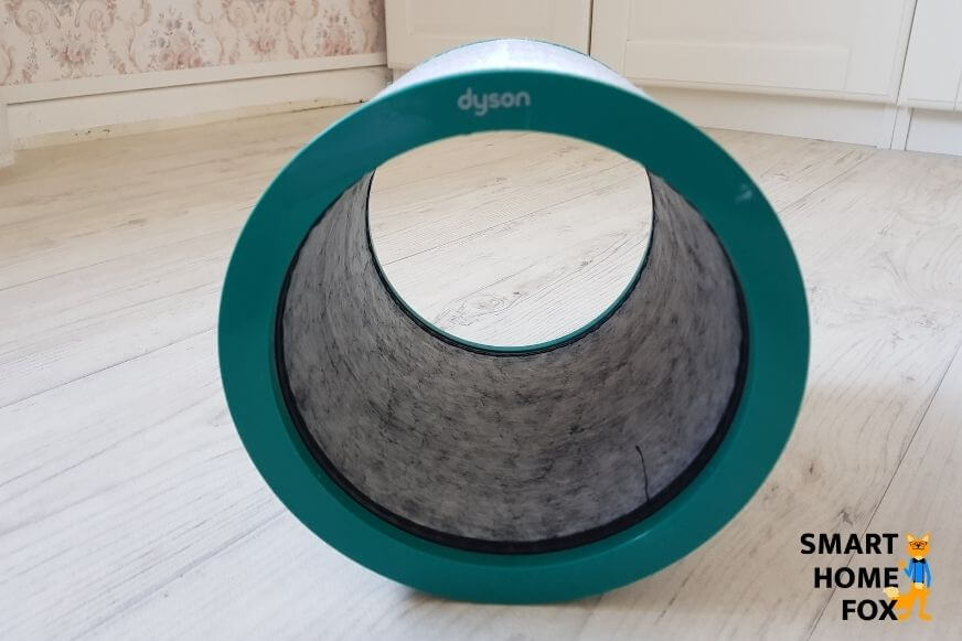 Im Inneren der Filtereinheit vom Dyson Pure Cool Link Luftreiniger befindet sich ein Aktivkohlefilter.